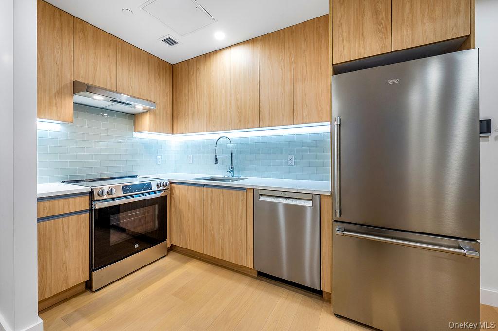 150-02 Northern Blvd # 3L, Flushing, NY 11354