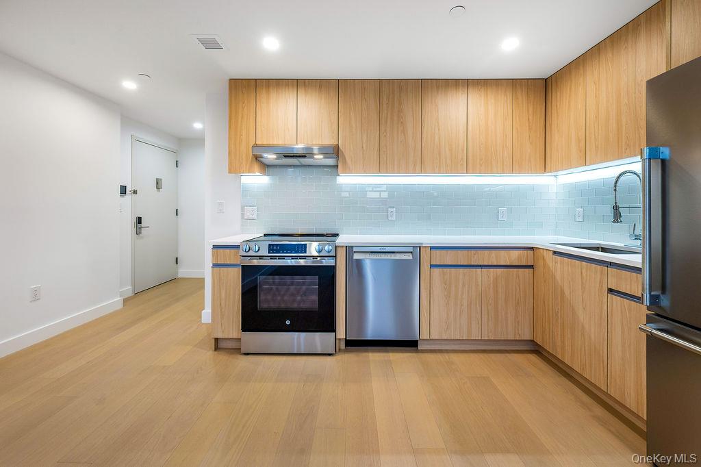 150-02 Northern Blvd # 3B, Flushing, NY 11354