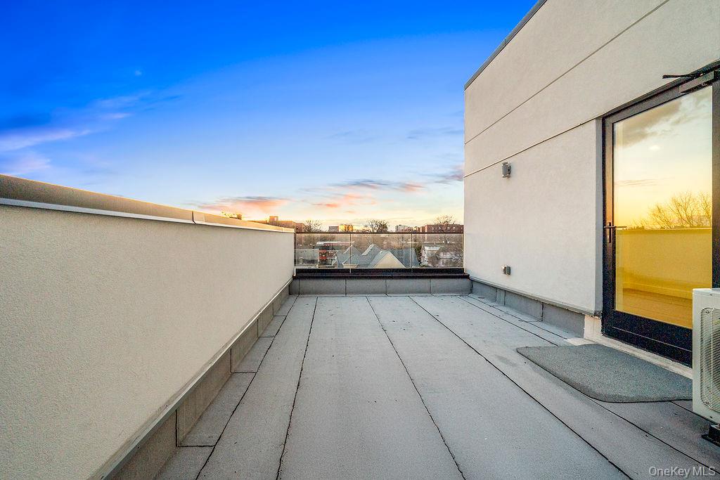 150-02 Northern Blvd # 3B, Flushing, NY 11354