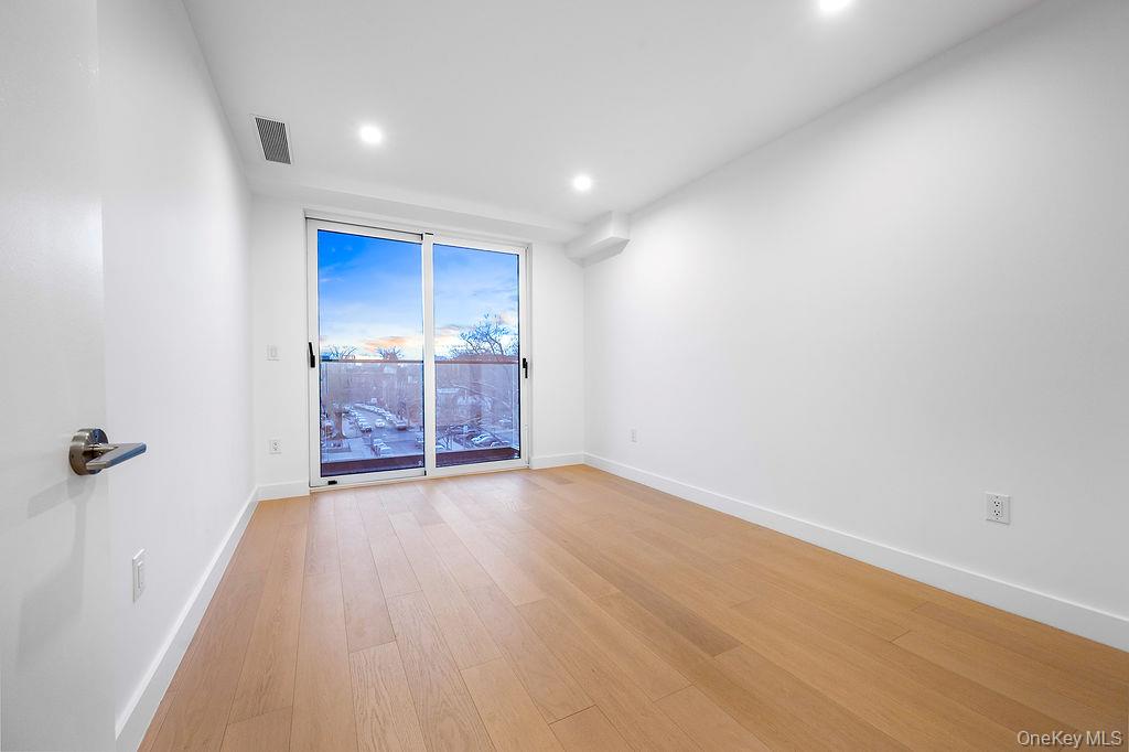 150-02 Northern Blvd # 3B, Flushing, NY 11354