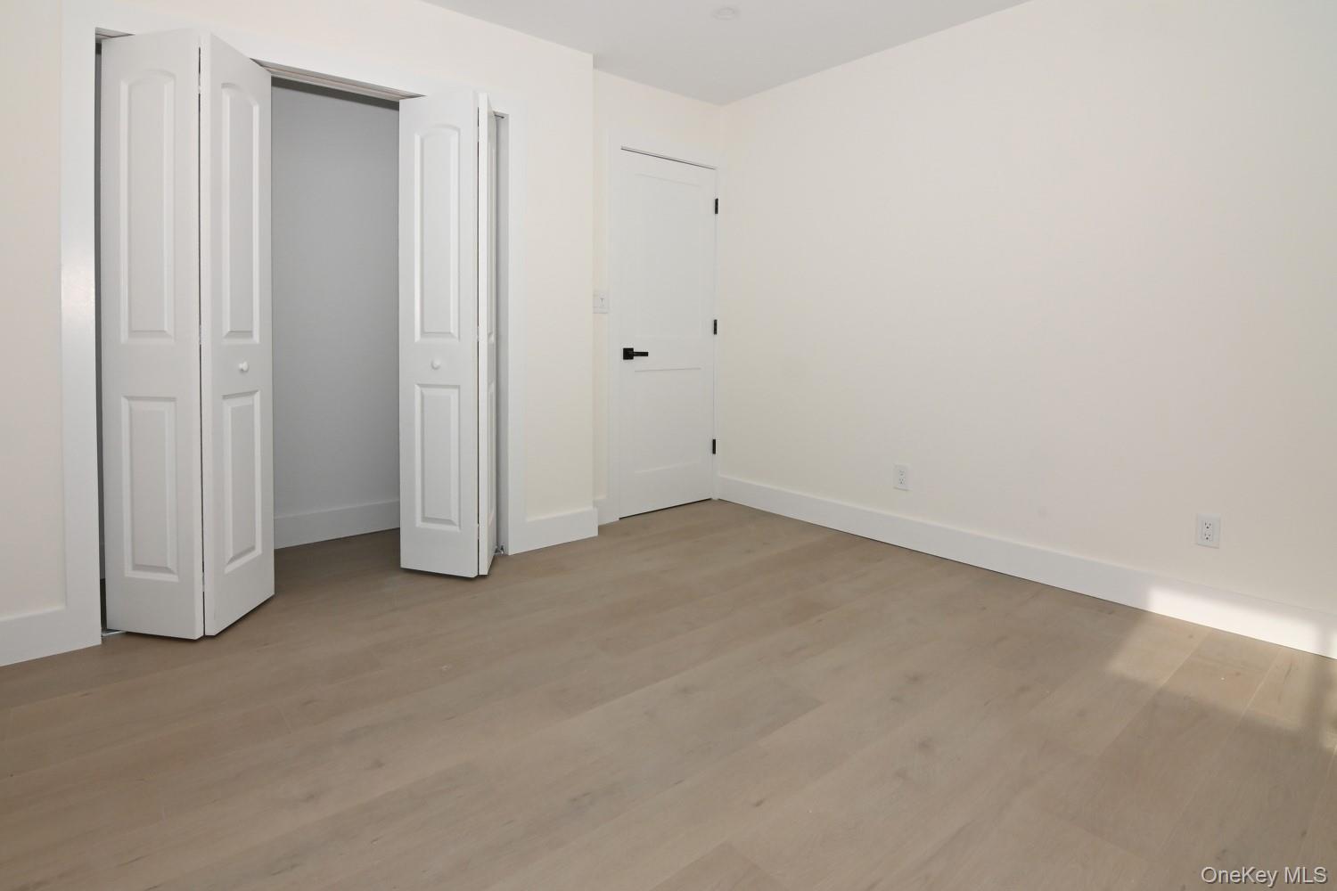 15 Bond Lane, Hicksville, NY 11801