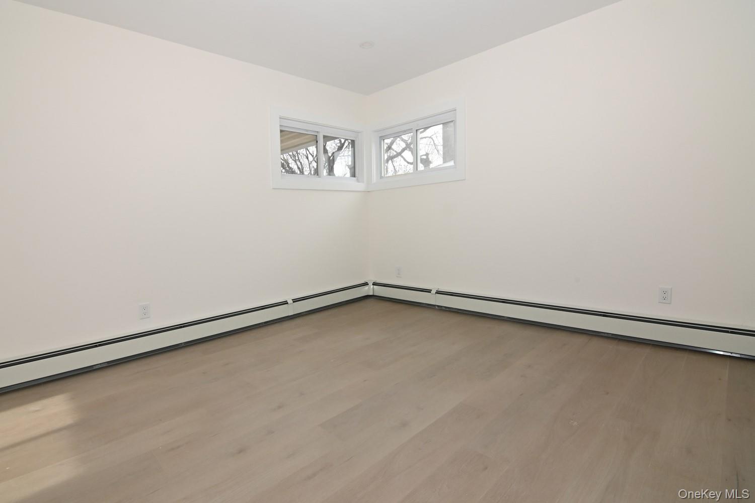 15 Bond Lane, Hicksville, NY 11801