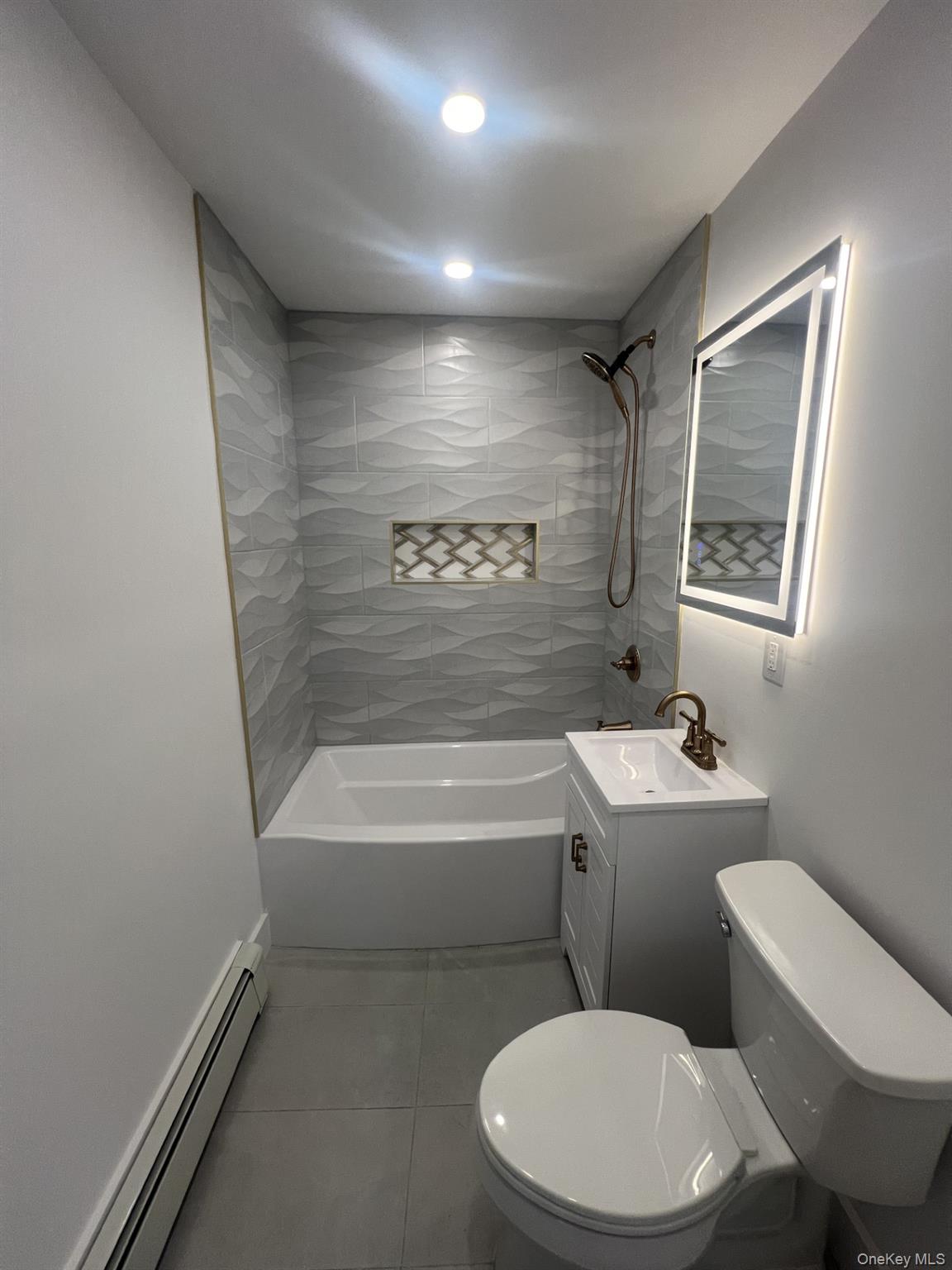 15 Bond Lane, Hicksville, NY 11801