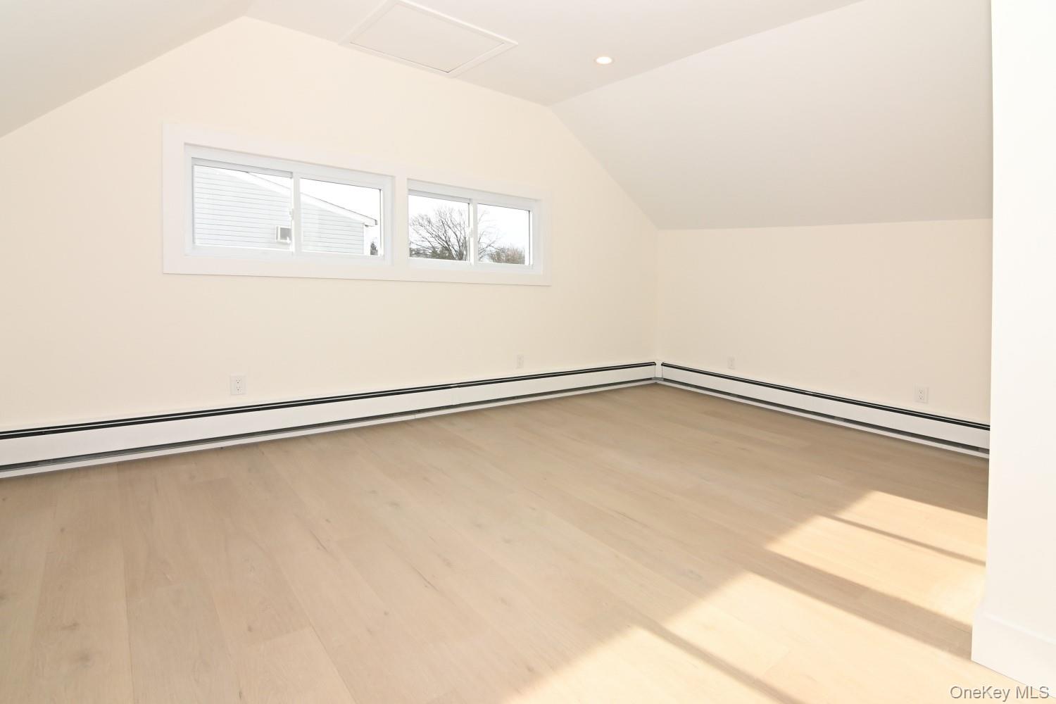 15 Bond Lane, Hicksville, NY 11801