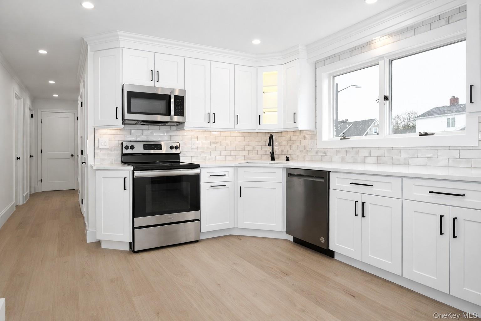 15 Bond Lane, Hicksville, NY 11801