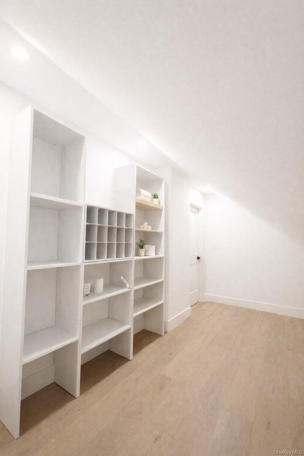 15 Bond Lane, Hicksville, NY 11801