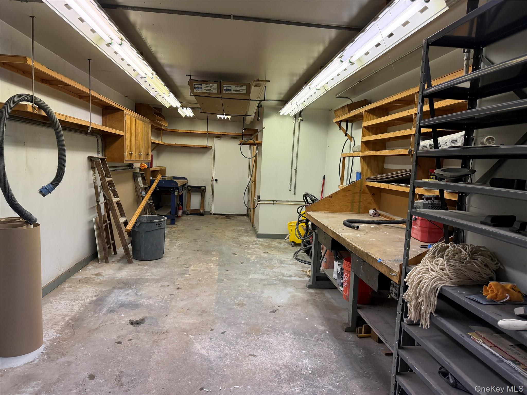 15 Bond Lane, Hicksville, NY 11801