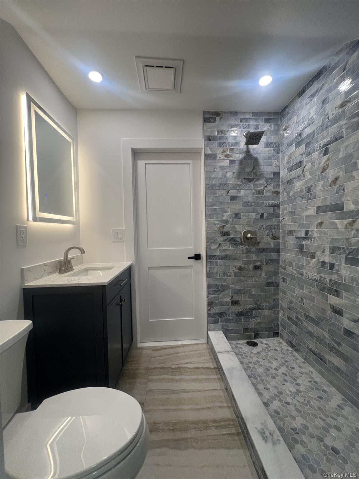 15 Bond Lane, Hicksville, NY 11801