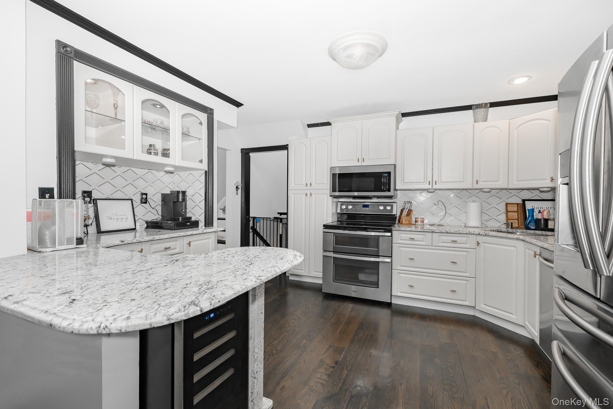 264 W End Avenue, Massapequa, NY 11758