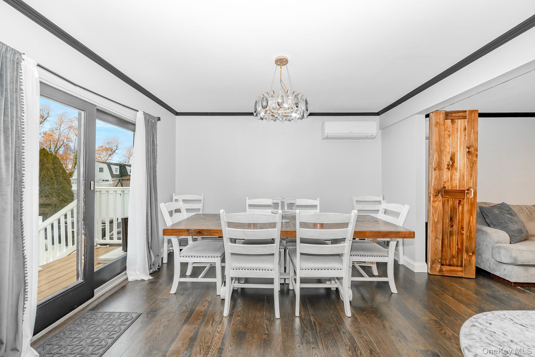 264 W End Avenue, Massapequa, NY 11758