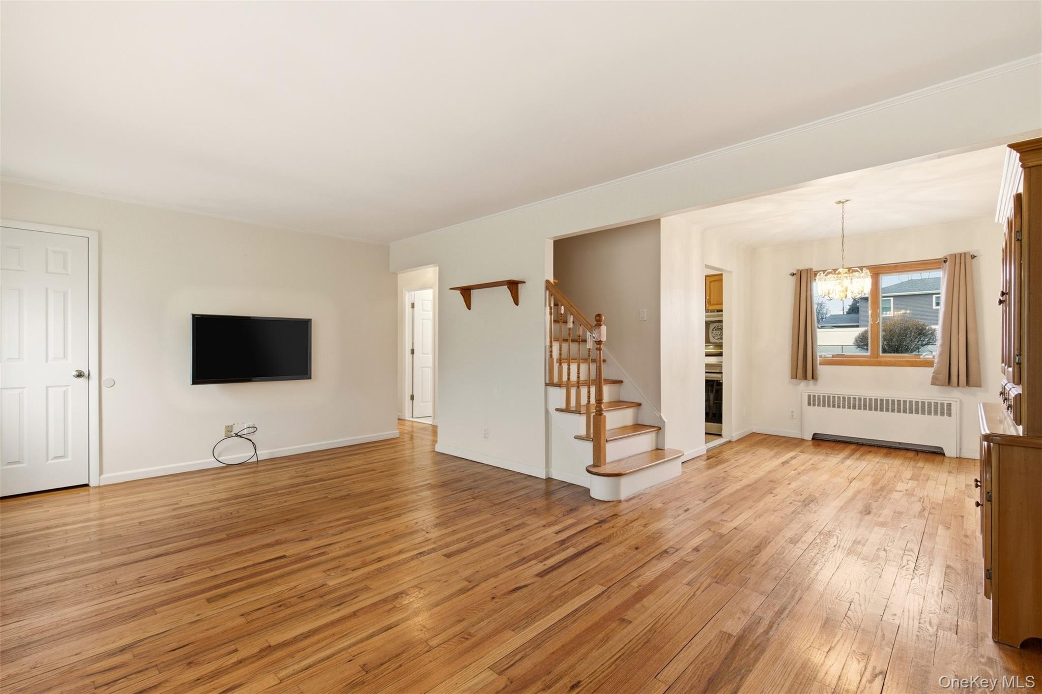 14 Starlight Court, West Babylon, NY 11704