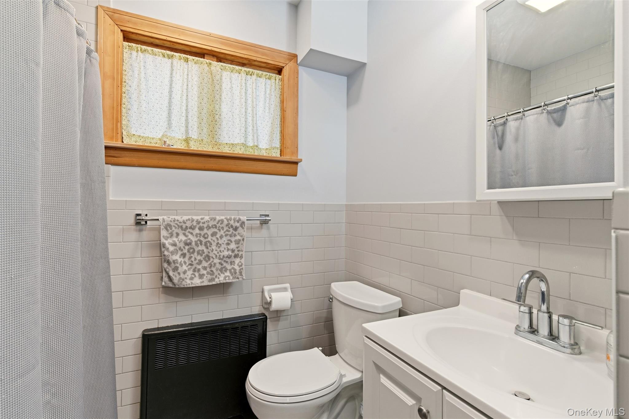 14 Starlight Court, West Babylon, NY 11704