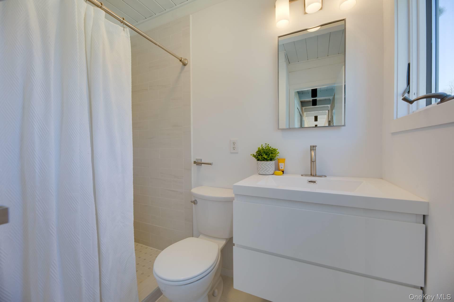 11 Marina Lane, East Hampton, NY 11937