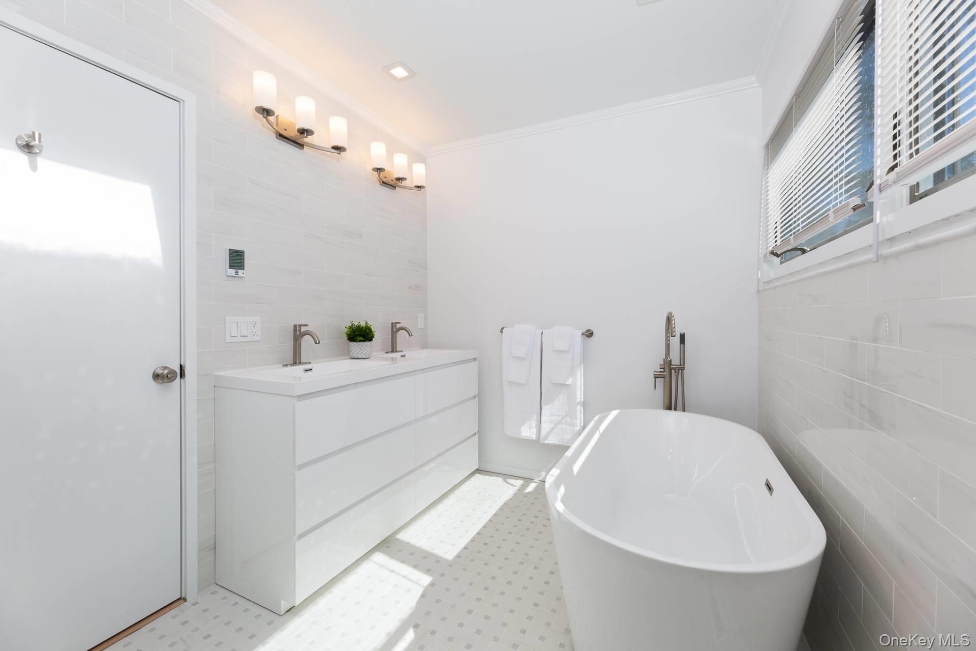 11 Marina Lane, East Hampton, NY 11937