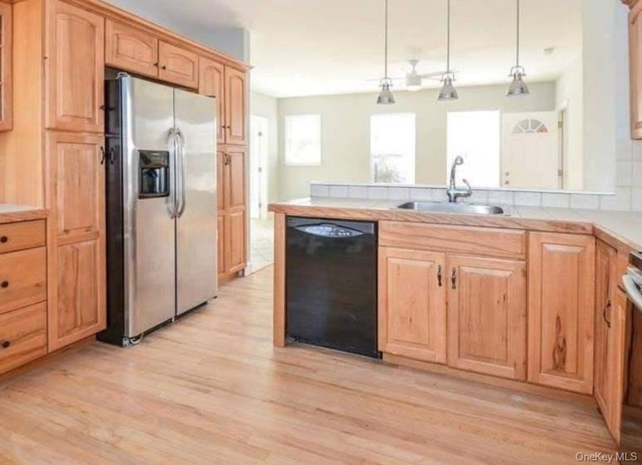 326 6th Street # Apt 1, Greenport, NY 11944