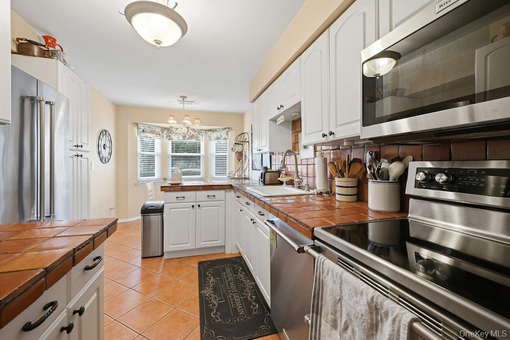 20 Manors Drive, Jericho, NY 11753