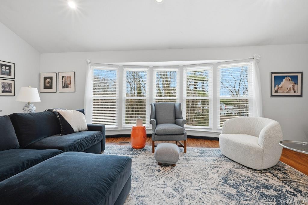 20 Manors Drive, Jericho, NY 11753