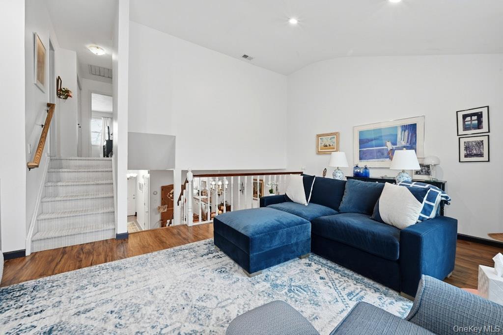 20 Manors Drive, Jericho, NY 11753