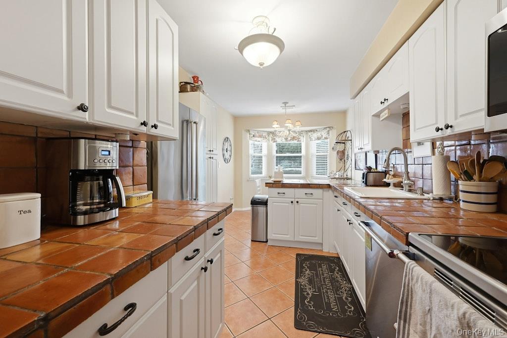 20 Manors Drive, Jericho, NY 11753