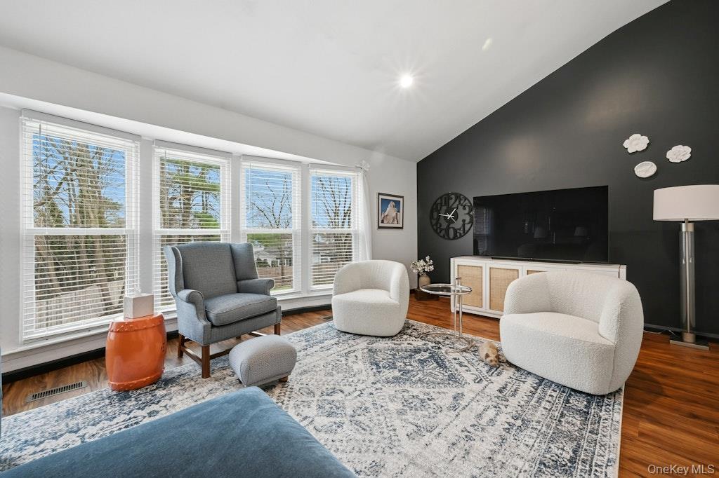 20 Manors Drive, Jericho, NY 11753