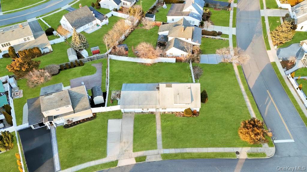 15 Autumn Lane, Hicksville, NY 11801