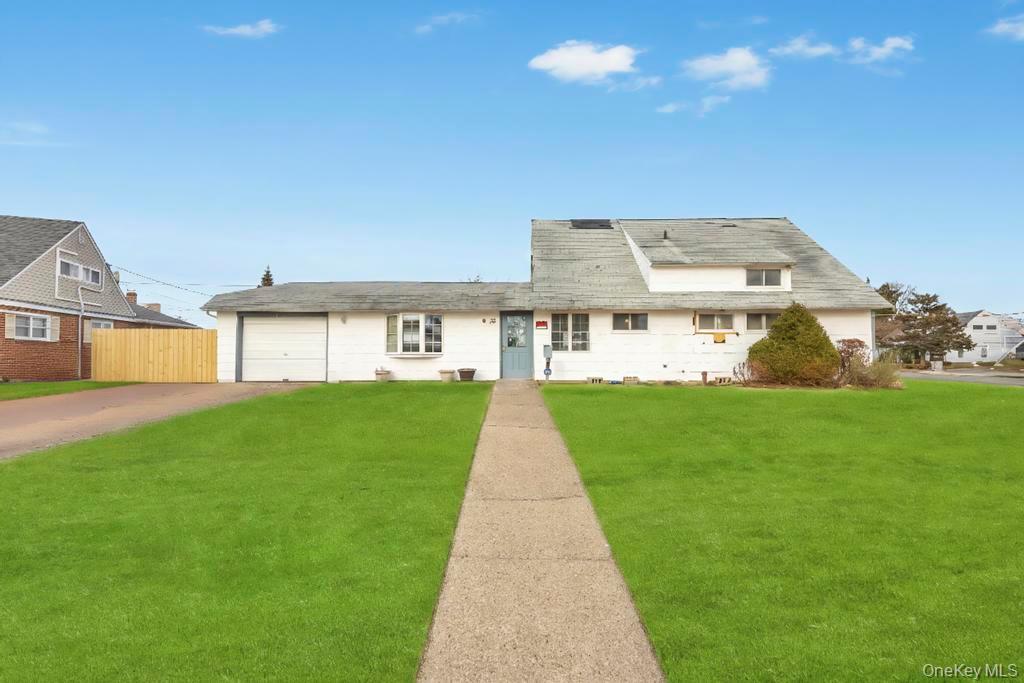 15 Autumn Lane, Hicksville, NY 11801