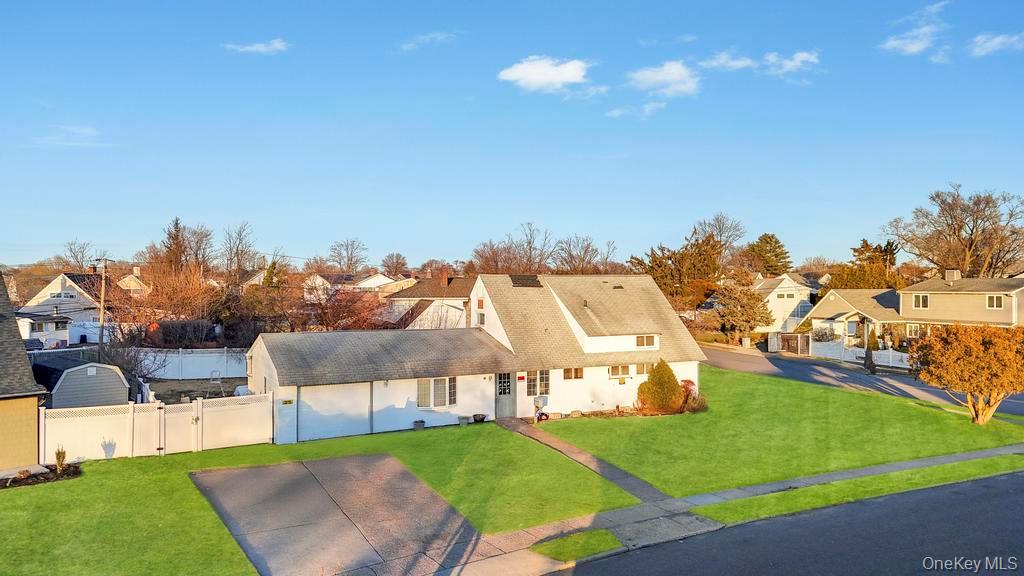 15 Autumn Lane, Hicksville, NY 11801