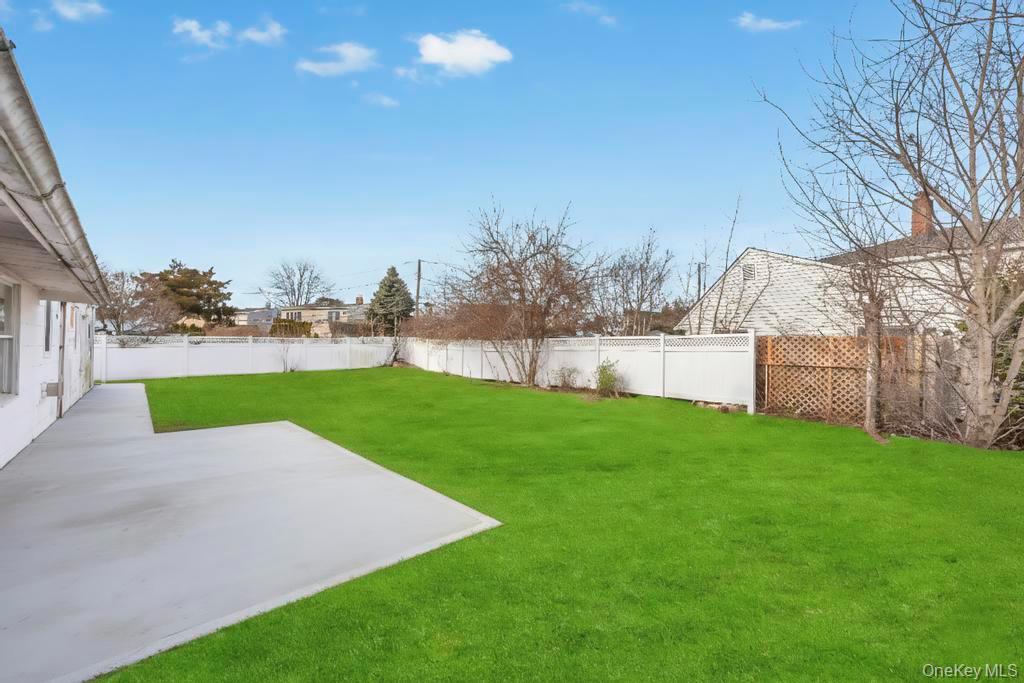 15 Autumn Lane, Hicksville, NY 11801