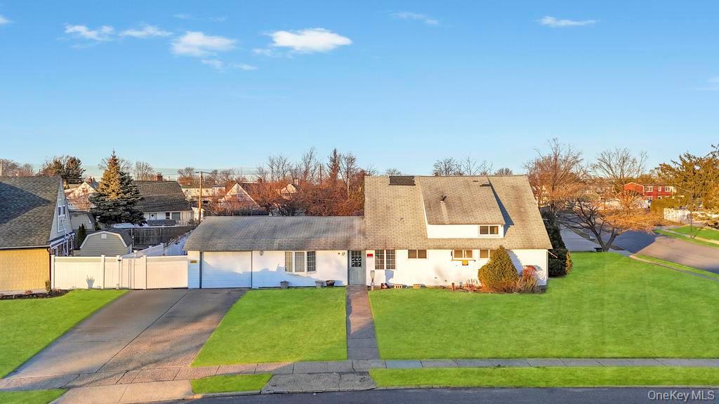 15 Autumn Lane, Hicksville, NY 11801