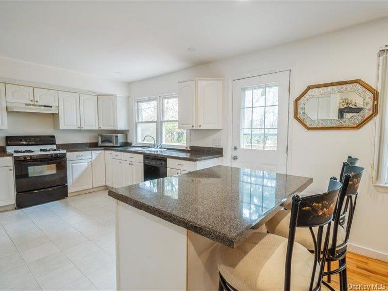 42 Mesa Place, Nanuet, NY 10954