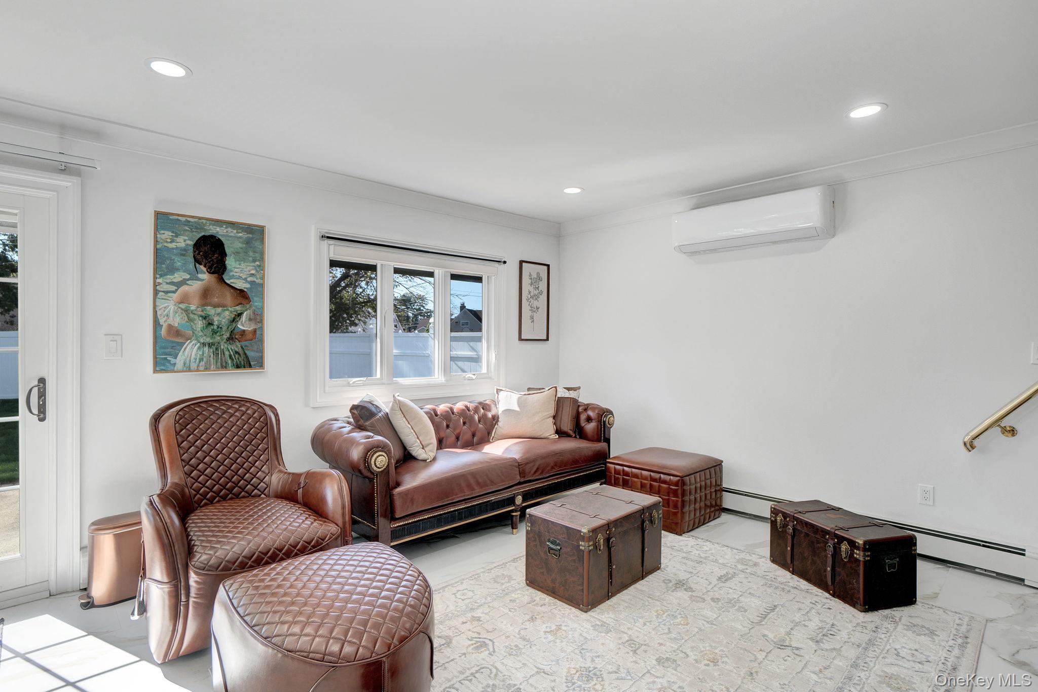 8 Autumn Lane, Hicksville, NY 11801