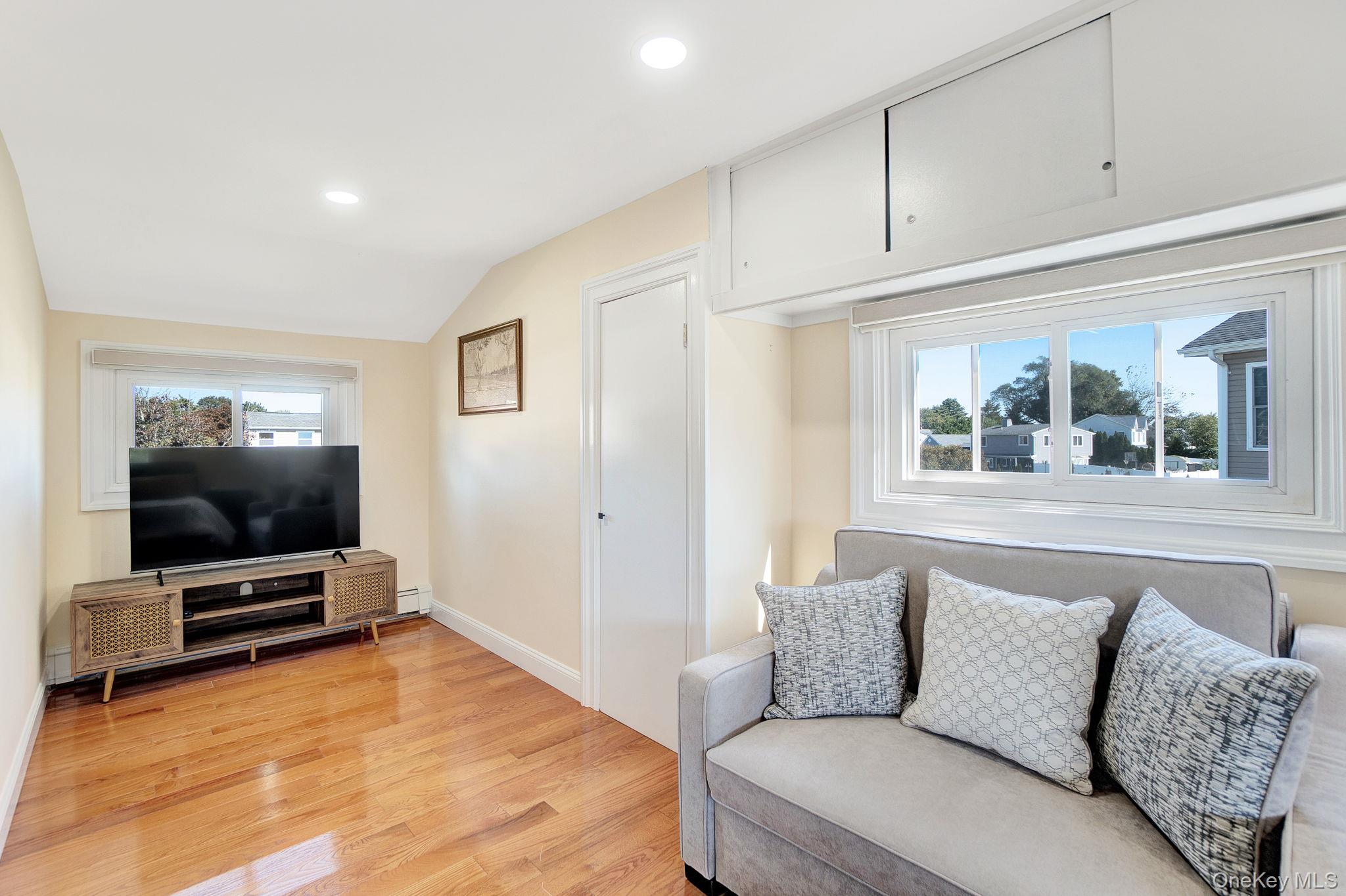 8 Autumn Lane, Hicksville, NY 11801