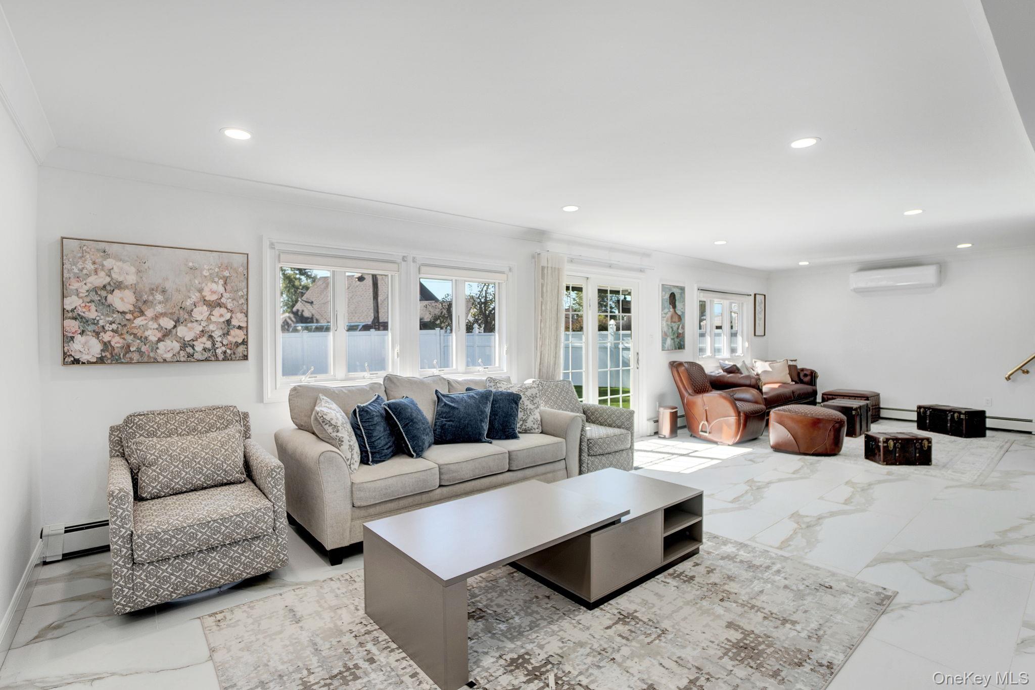 8 Autumn Lane, Hicksville, NY 11801