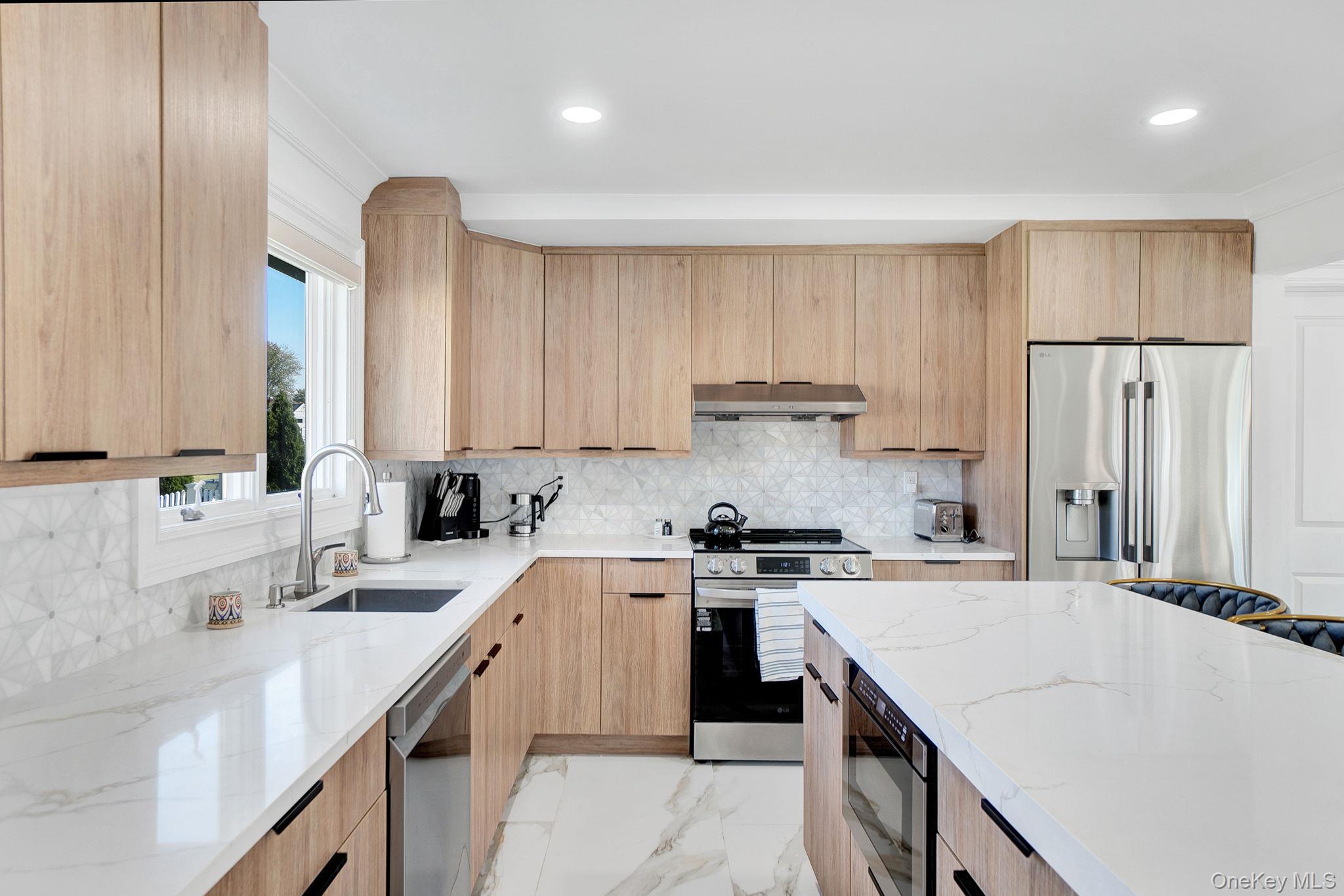 8 Autumn Lane, Hicksville, NY 11801