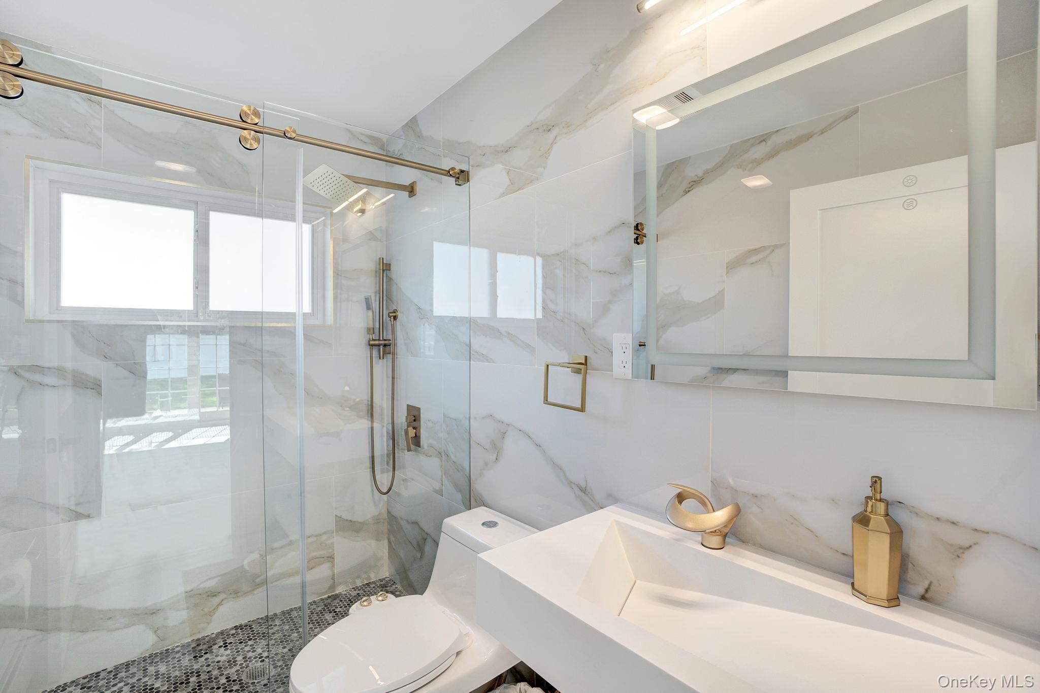 8 Autumn Lane, Hicksville, NY 11801