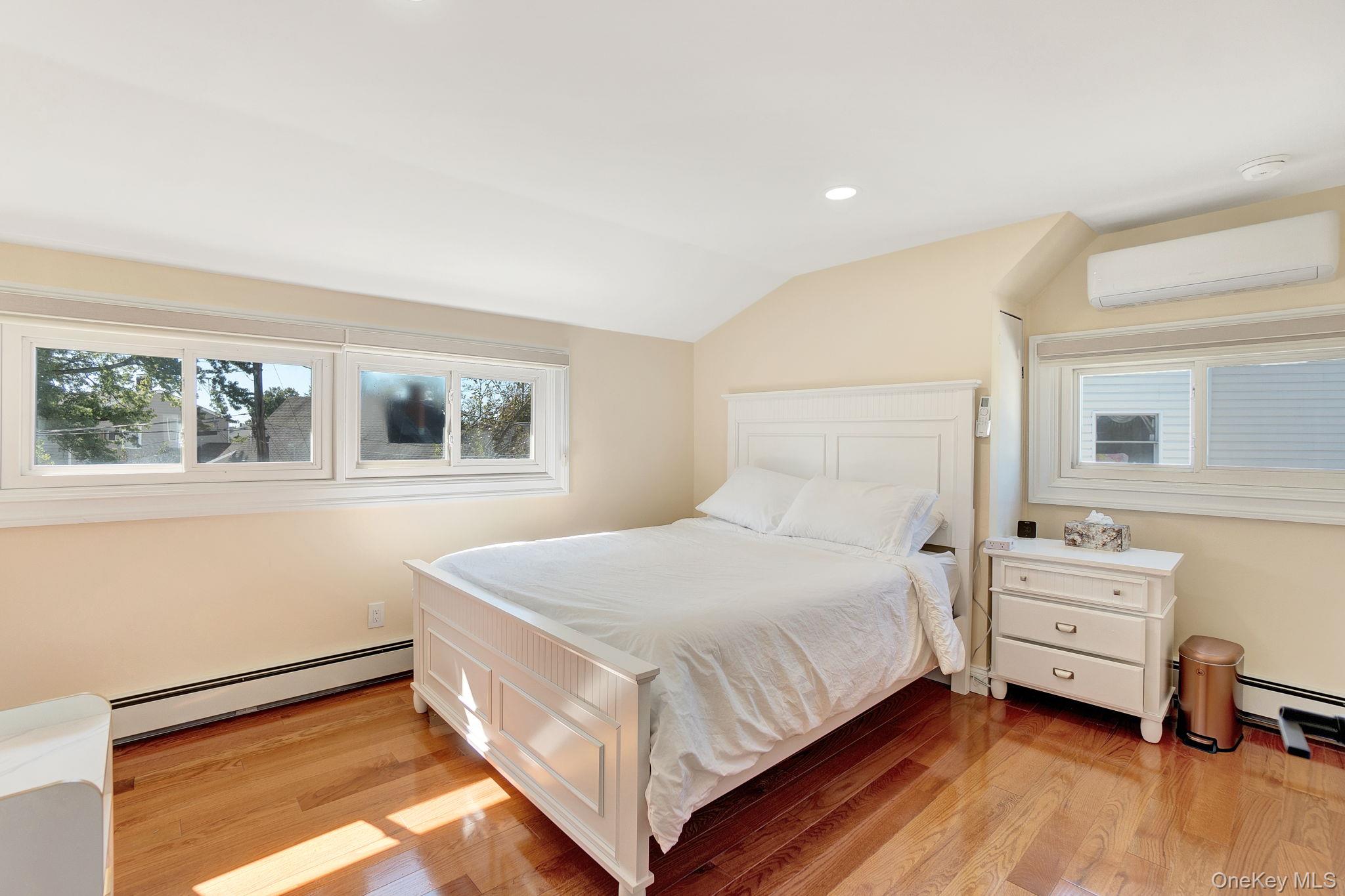 8 Autumn Lane, Hicksville, NY 11801