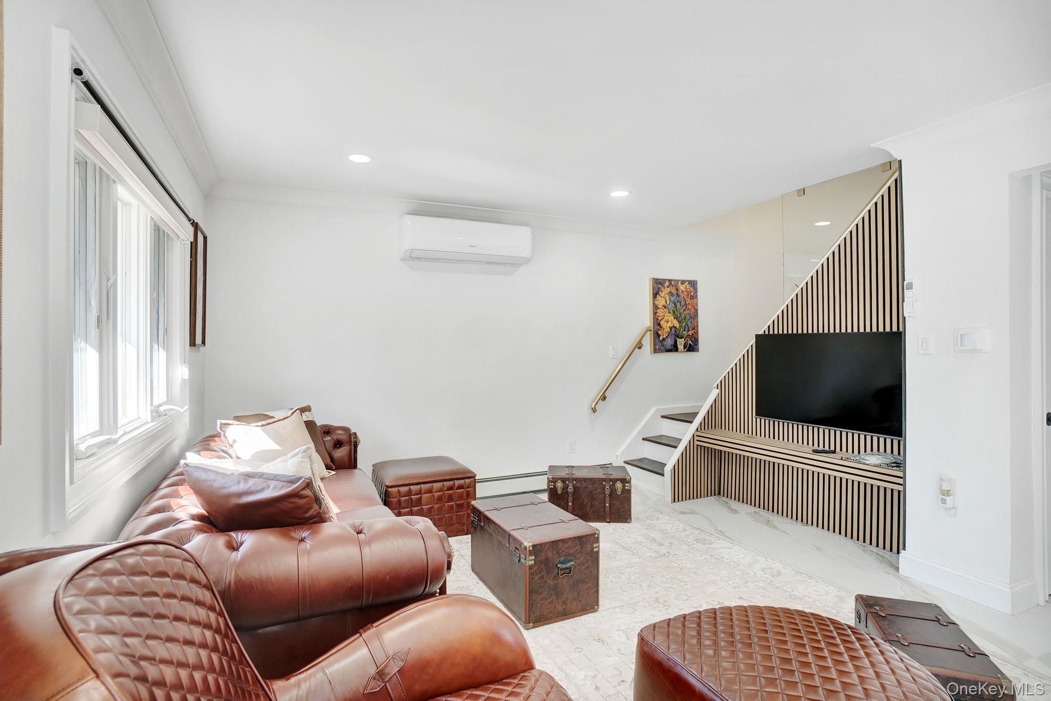 8 Autumn Lane, Hicksville, NY 11801