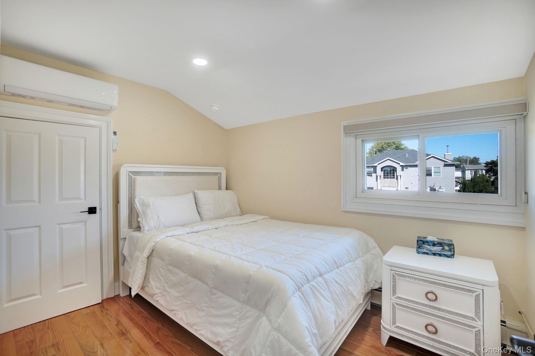 8 Autumn Lane, Hicksville, NY 11801