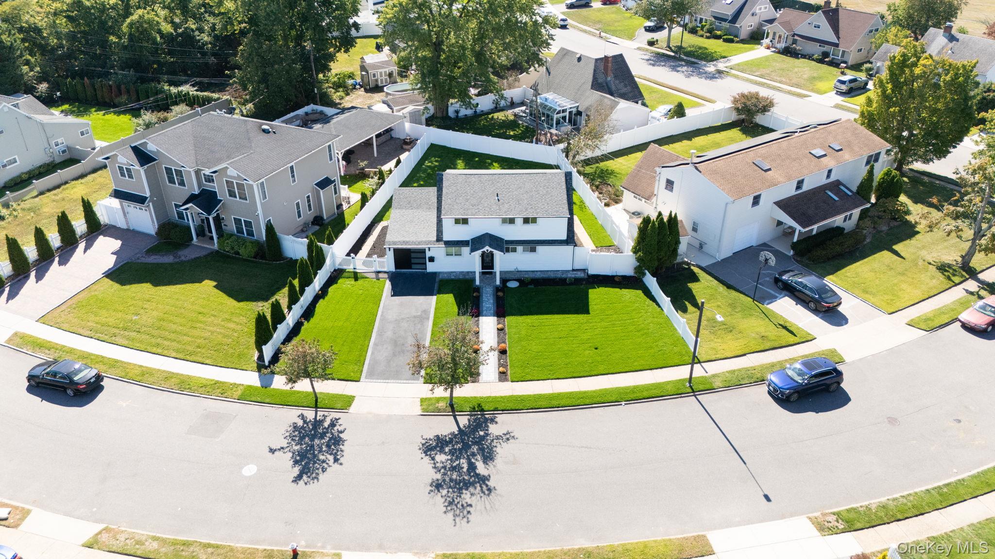 8 Autumn Lane, Hicksville, NY 11801