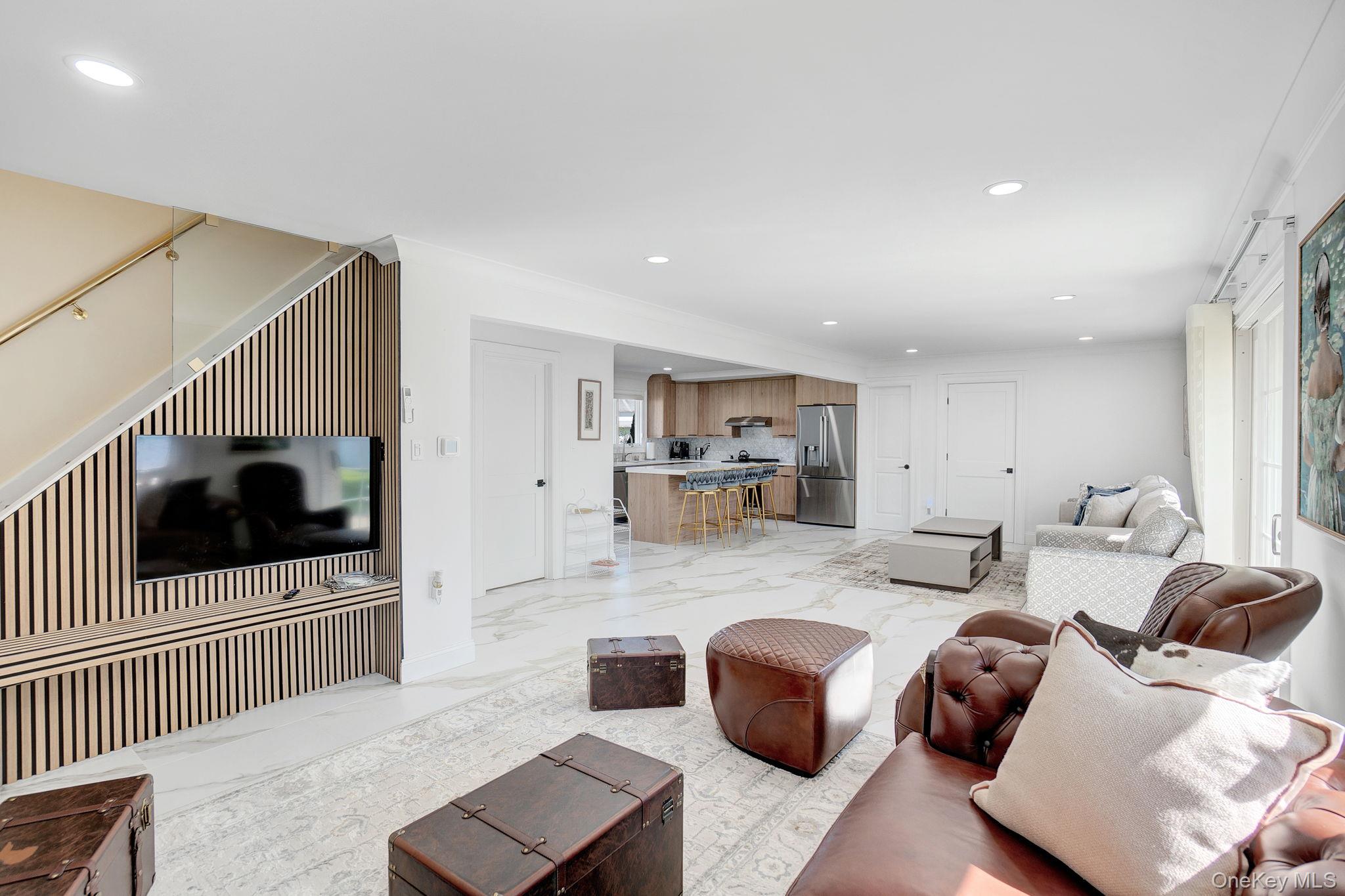 8 Autumn Lane, Hicksville, NY 11801