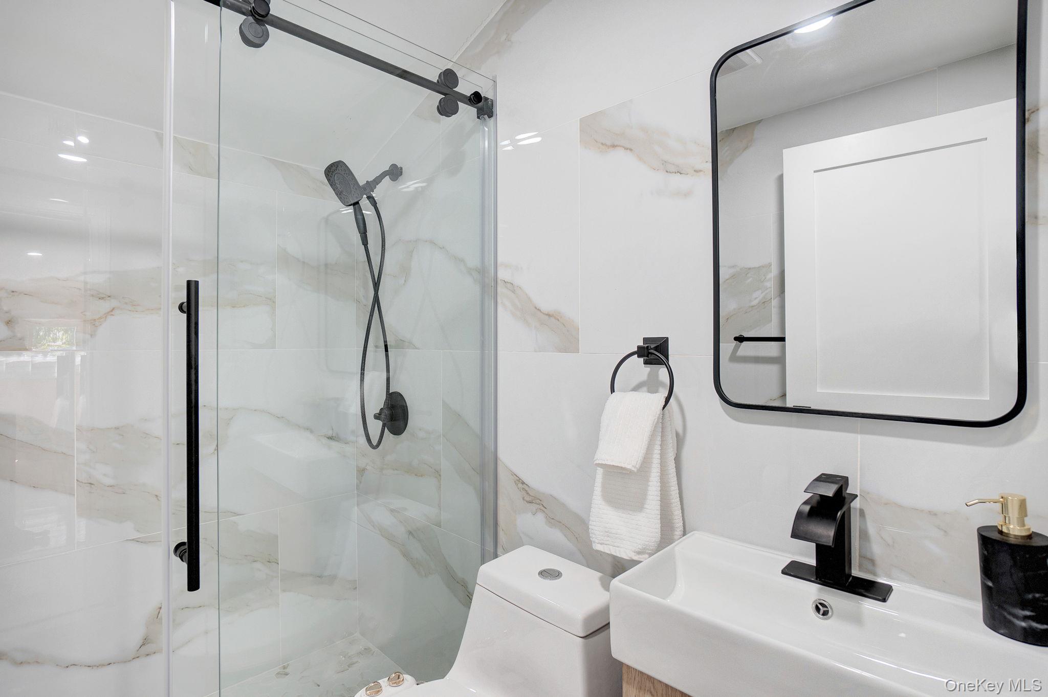 8 Autumn Lane, Hicksville, NY 11801