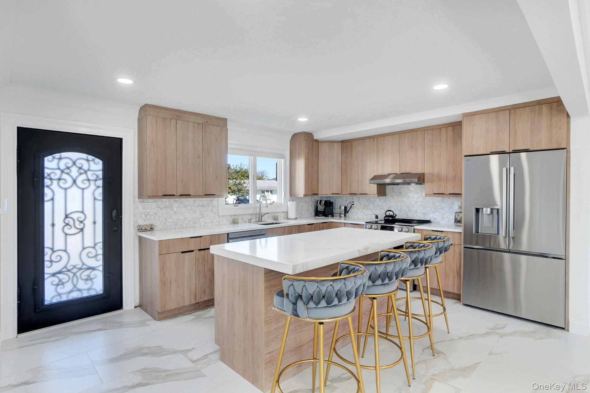 8 Autumn Lane, Hicksville, NY 11801