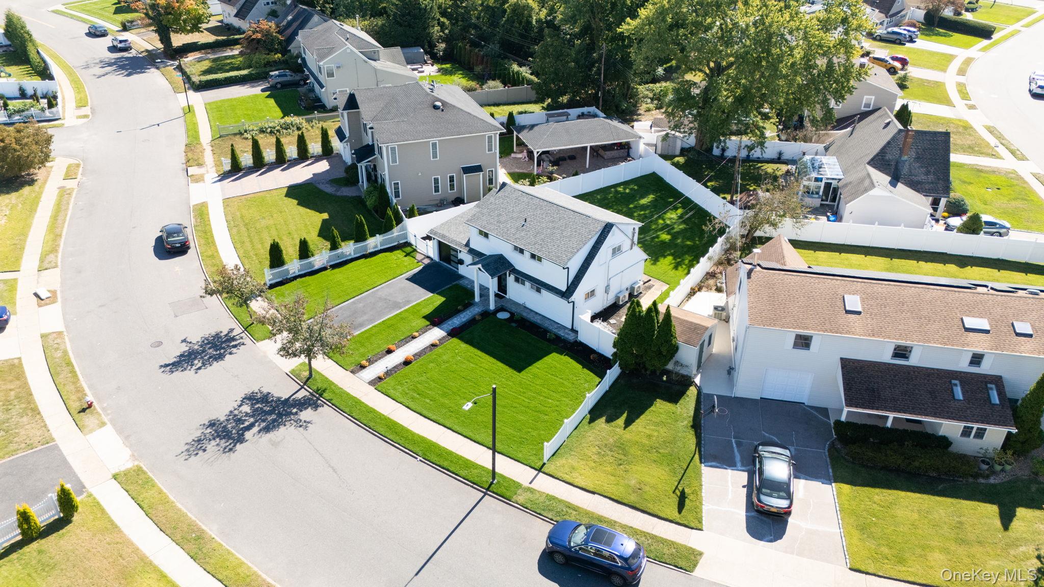 8 Autumn Lane, Hicksville, NY 11801