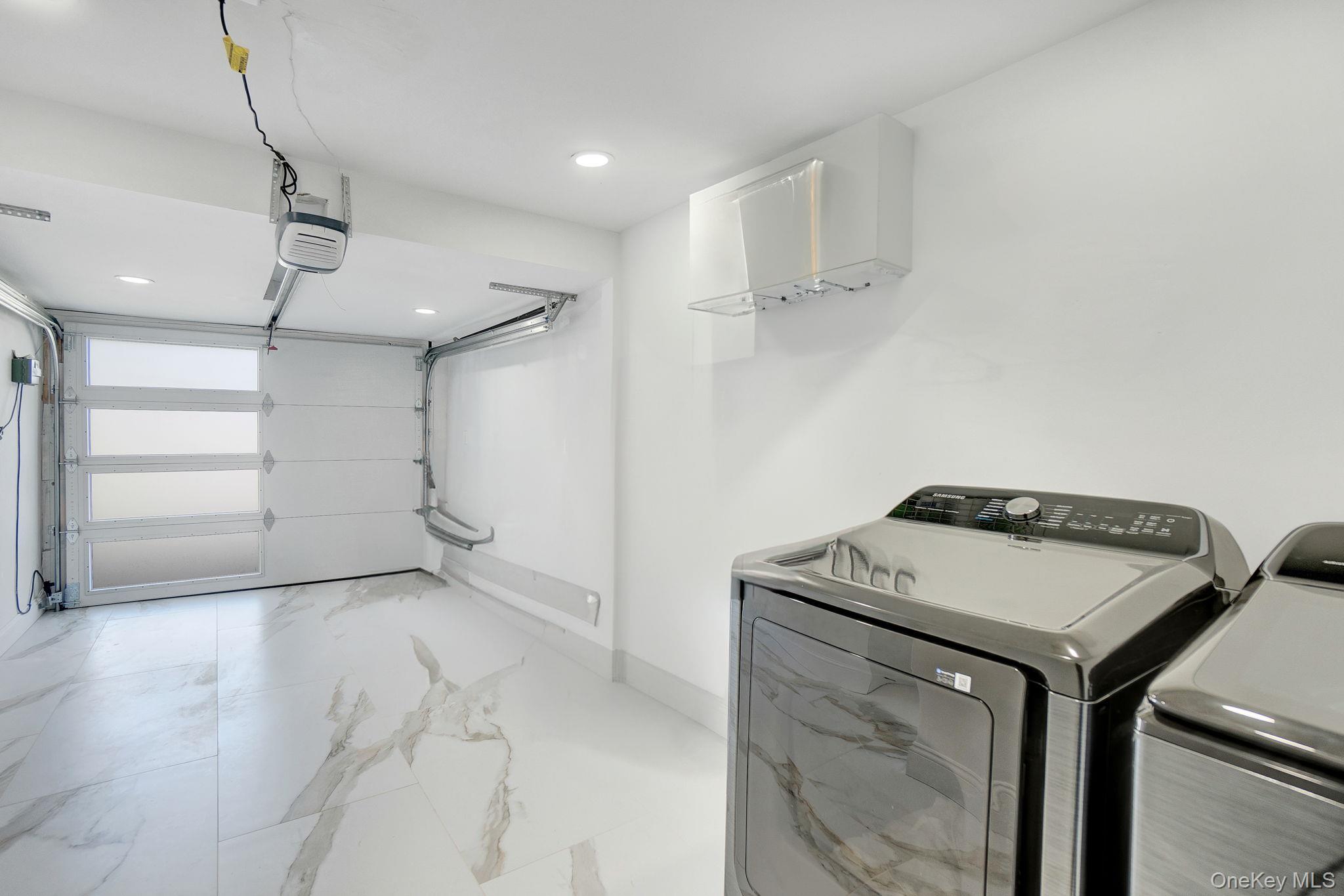 8 Autumn Lane, Hicksville, NY 11801