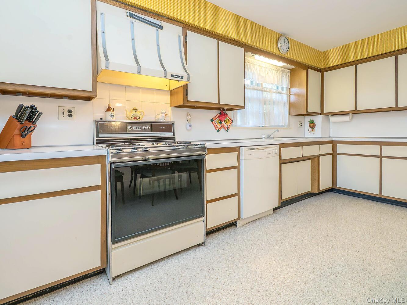 2803 215th Street, Bayside, NY 11360