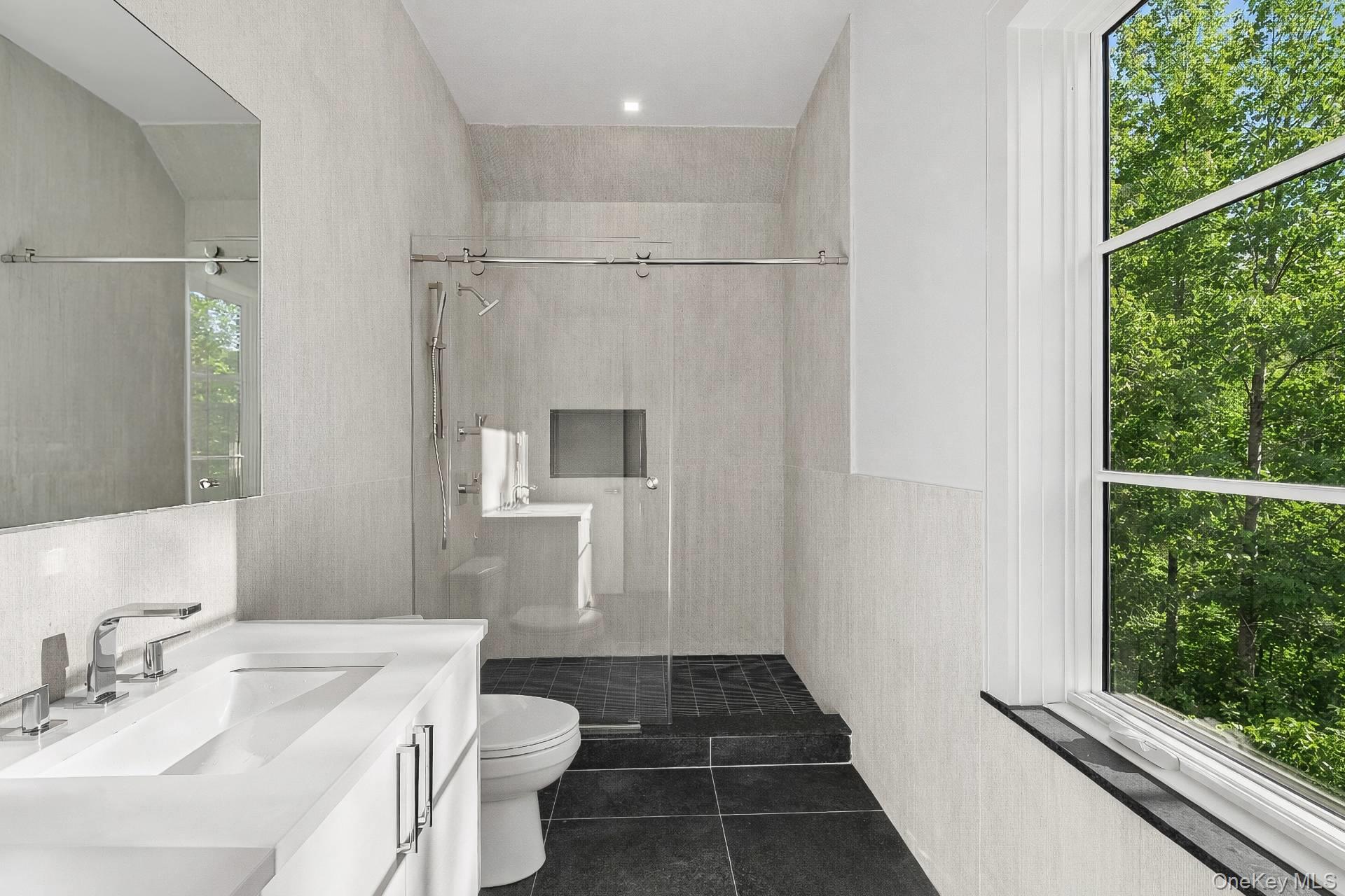 148 Middle Line Highway, Southampton, NY 11968