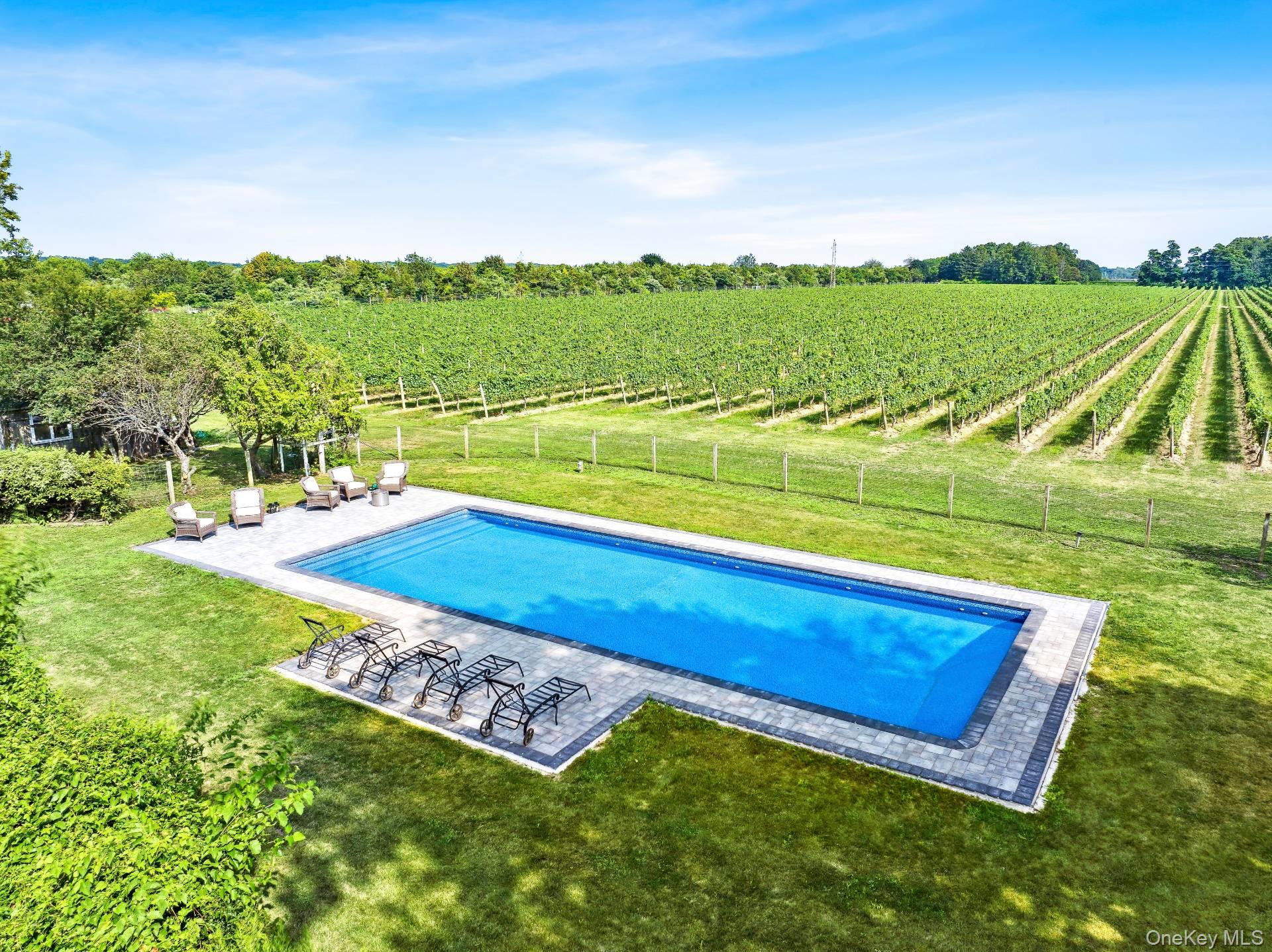 2600 Oregon Road, Mattituck, NY 11952