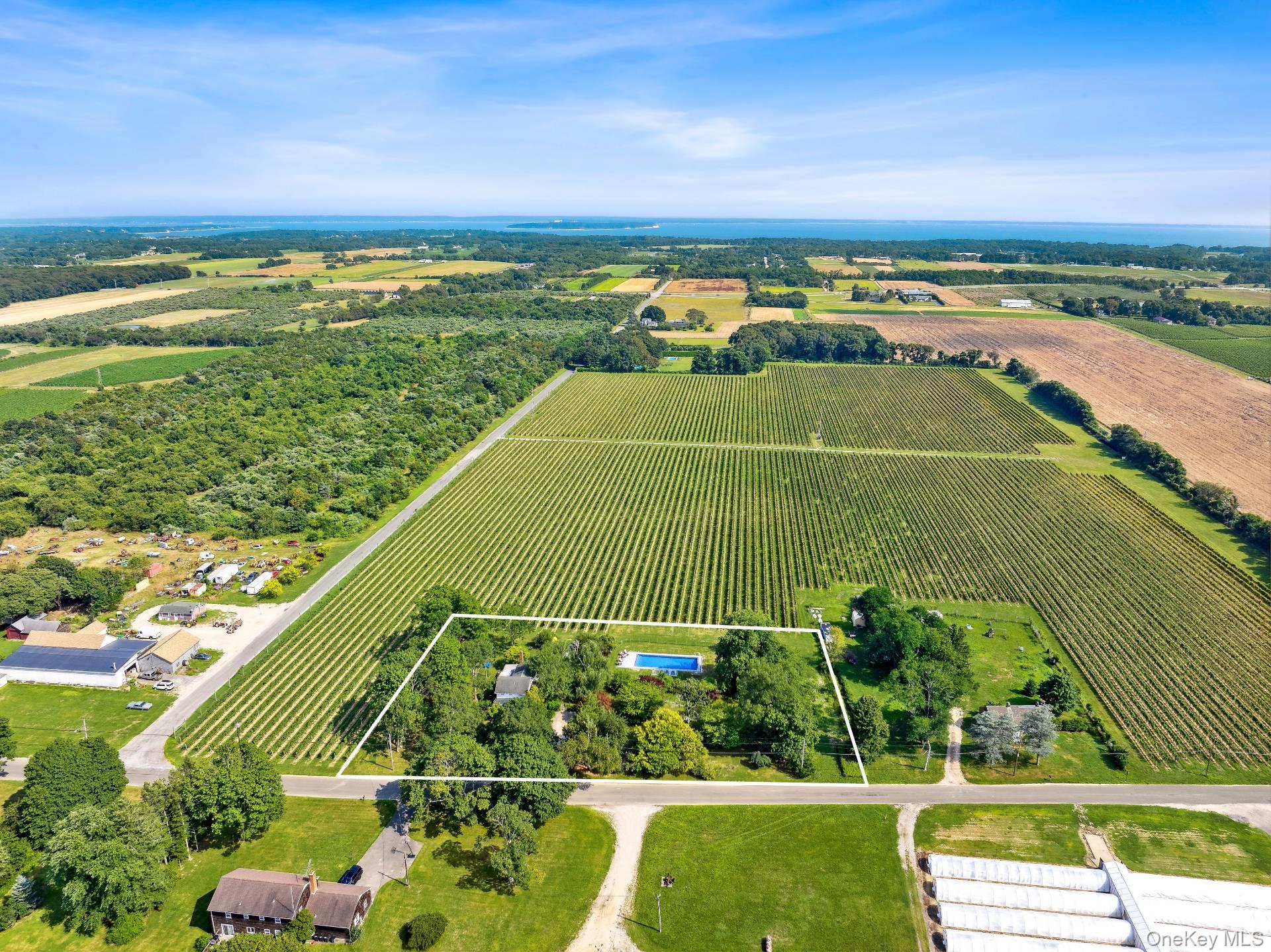 2600 Oregon Road, Mattituck, NY 11952