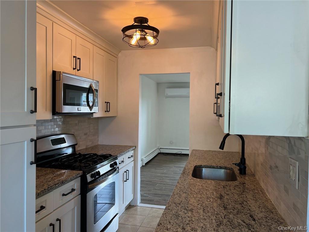 38 Hampton Court, Middletown, NY 10941