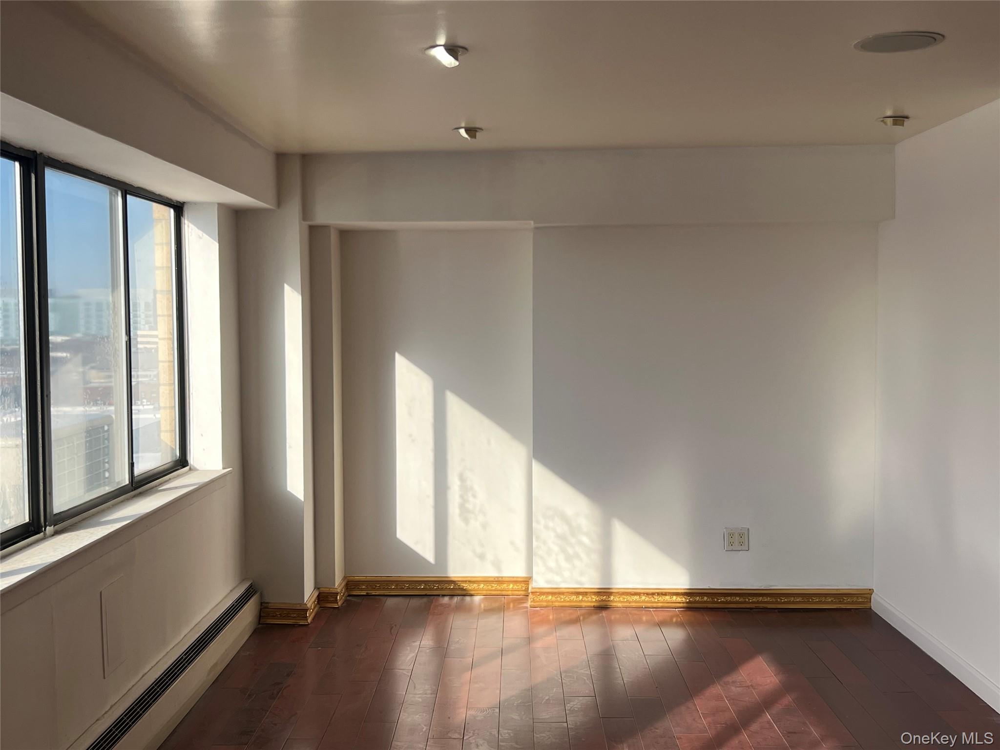 33-70 Prince Street # 806, Flushing, NY 11354